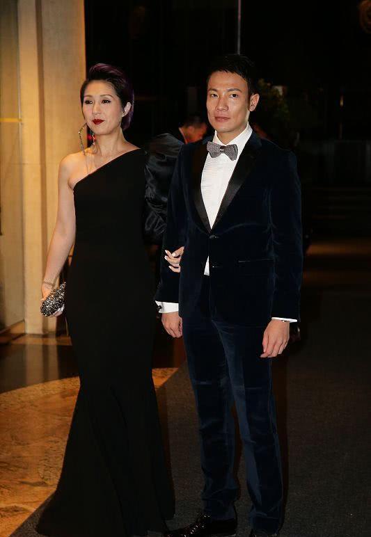 向華強70大壽，香港半個娛樂圈都來祝壽，關之琳劉嘉玲現場比美 