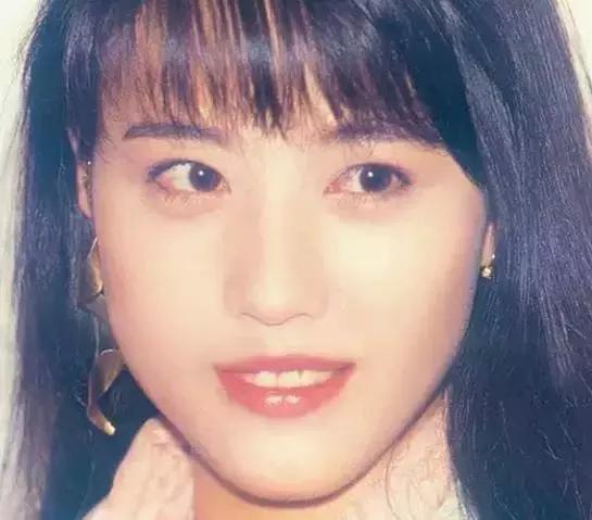 51歲周海媚戀愛12年分手坦言：我現在沒有錢沒有貌誰還會娶我？