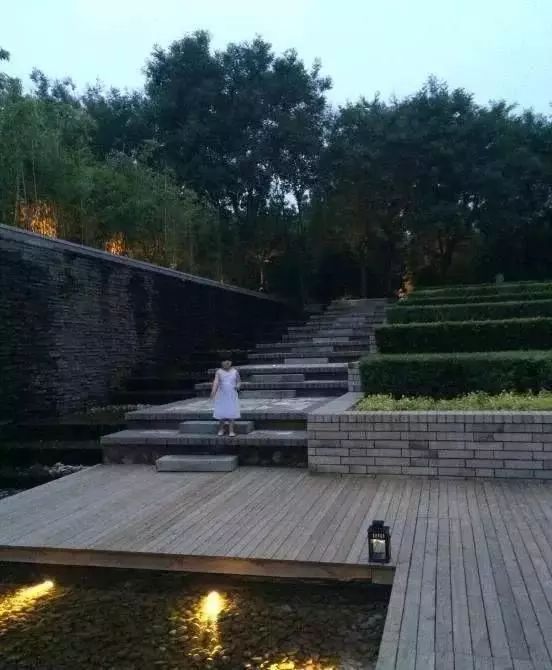 大S曝李湘豪宅，超大草坪盪鞦韆，別墅室內按電梯，裝修被吐槽土！