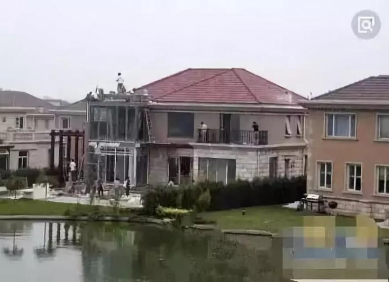 大S曝李湘豪宅，超大草坪盪鞦韆，別墅室內按電梯，裝修被吐槽土！
