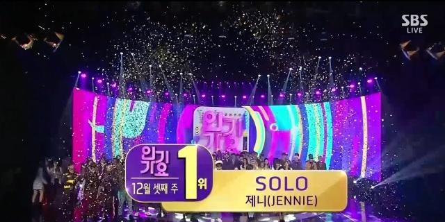 Jennie最後一次公開打榜，穩拿第一！和宋旻浩一起合影紀念