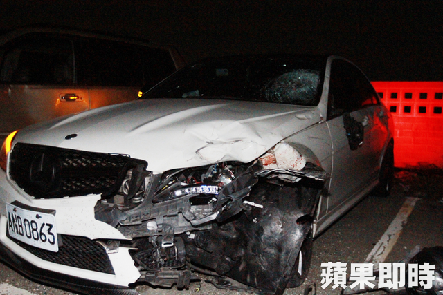驚悚畫面！18歲高職生撞死人　擁2輛賓士跑車愛搶快 