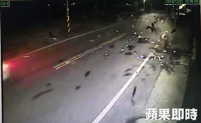 驚悚畫面！18歲高職生撞死人　擁2輛賓士跑車愛搶快 