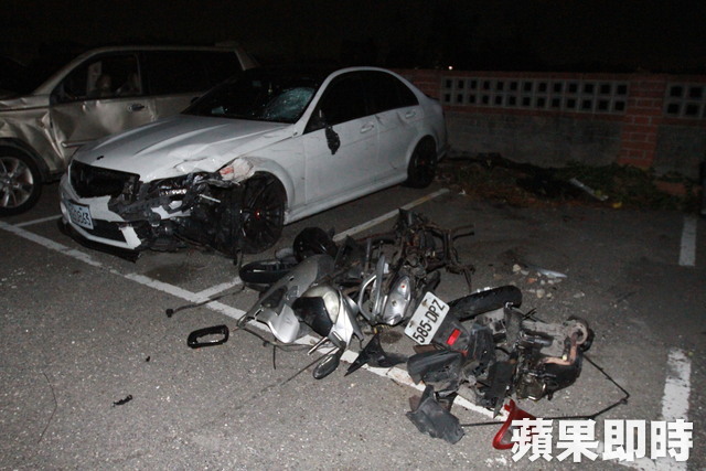 驚悚畫面！18歲高職生撞死人　擁2輛賓士跑車愛搶快 