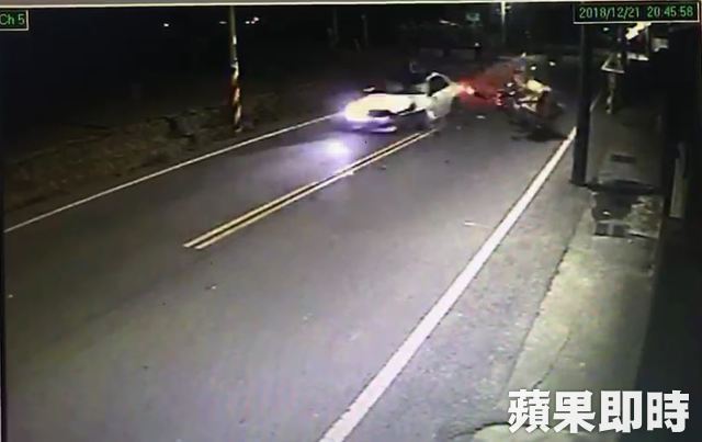 驚悚畫面！18歲高職生撞死人　擁2輛賓士跑車愛搶快 