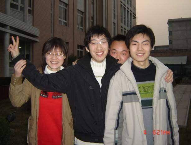 男子參加同學聚會，結帳時眾人裝醉，男子買單後，眾人很生氣