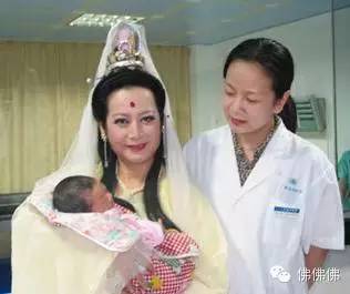 你 家 有 兒 子 嗎 ？今 天 是 （兒 子 日 ）,送 給 你 的 兒 子 ,保 佑 兒 子 好 運 又 健 康！