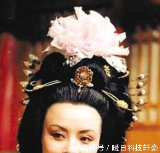 她16歲嫁給兒子，18歲改嫁給自己的公公，兩任丈夫是親生父子！ 