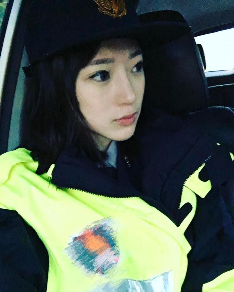 以為是田馥甄！他進急診室驚見「絕美馬尾女警」秒戀愛　網友「神出本尊」一片哀嚎：我可以等！ 