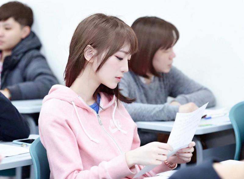 以為是田馥甄！他進急診室驚見「絕美馬尾女警」秒戀愛　網友「神出本尊」一片哀嚎：我可以等！ 