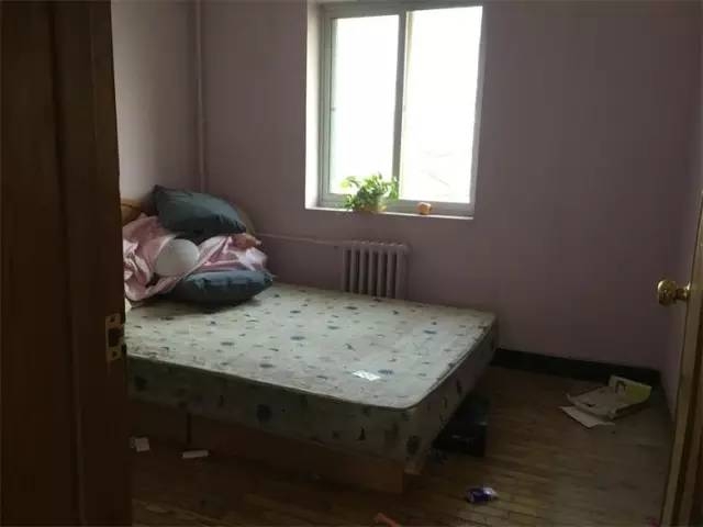 這對夫妻買下「好窄」老房讓家人都傻眼，但他們最後卻改造大成功連獨立衣帽間也做出來！ 