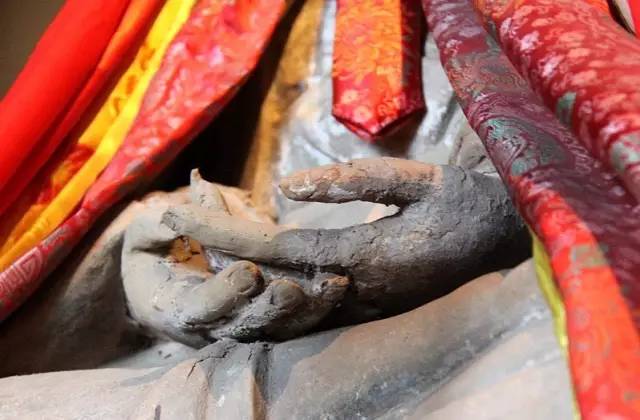 全球罕見！山西一小寺廟裡竟有至少15座肉身佛！轉者功德無量！ 