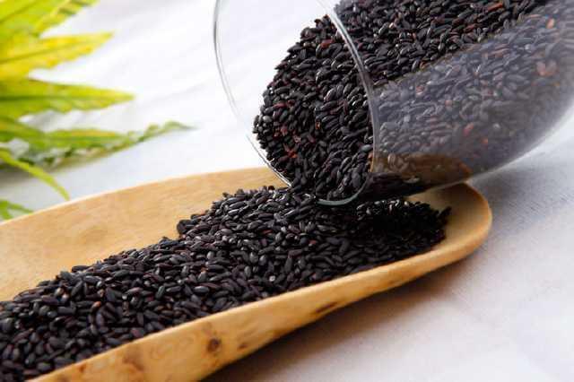 女人年過40歲，一定要多吃「這9種食物」，滿臉的膠原蛋白，讓你看起來比同齡人年輕10歲！ 