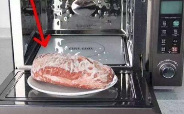 冷凍肉千萬不要用水泡，教你1招「3分鐘解凍」，吃起來跟新鮮的肉一樣棒！