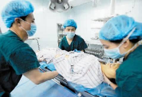 46歲女子半夜泡腳喪命，醫生：熱水泡腳雖好，但這9類人一定不能泡，冬季泡腳一定要知道這些！