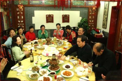 婆婆為了面子，生日時辦五桌酒席，客人吃完走後，婆婆癱在地上
