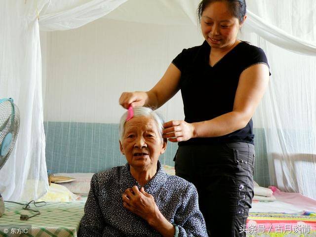 我想接母親來過年，公公「瞪我一眼後開口」從此我發誓把公公當親爸！