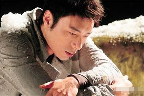 男子參加哥們兒婚禮，回來後精神失常，得知原因後，父親大罵禽獸