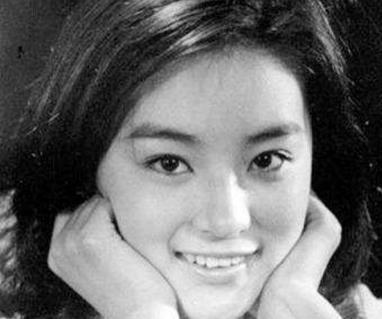 師生戀意外懷孕，想打掉卻發現是兩個，家喻戶曉的女兒差點沒有了