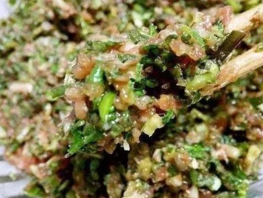 冬至婆婆生病想吃餃子，聽到病房裡說的話，我把餃子扔進垃圾桶