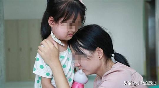 帶著7歲女兒改嫁，女兒一吃完飯就吐，醫生檢查後低聲說：快離婚