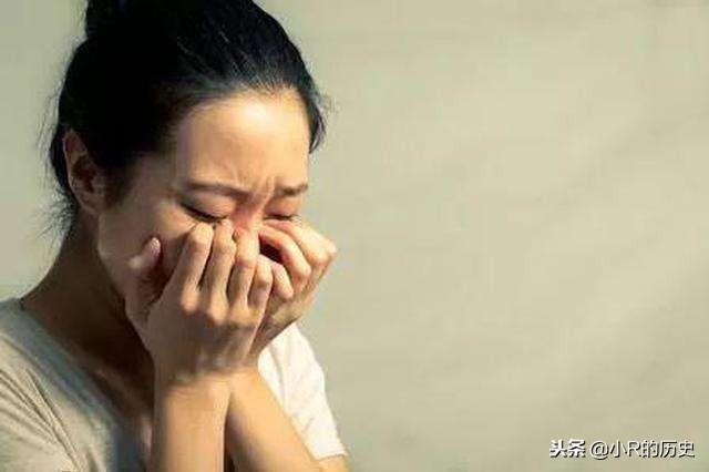 帶著7歲女兒改嫁，女兒一吃完飯就吐，醫生檢查後低聲說：快離婚