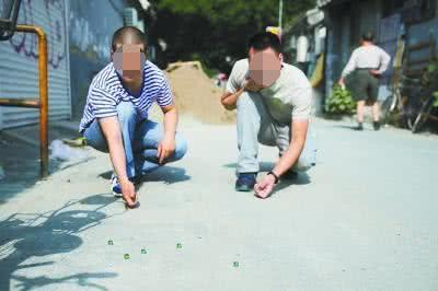 我結婚發小給三百，發小結婚我給三千，晚上收到發小簡訊，我蒙了