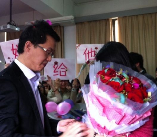 老公車禍去世，小叔子向俺求婚，新婚夜看到一條簡訊，俺蒙了