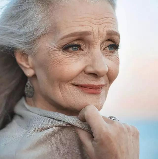 我 要 精 緻 的 老 去……