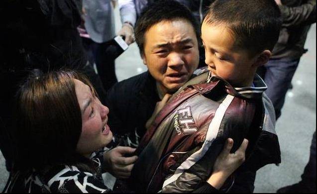 人販子最常用的手段除了騙、還有偷和搶！想要保護孩子，這5招必須學會！