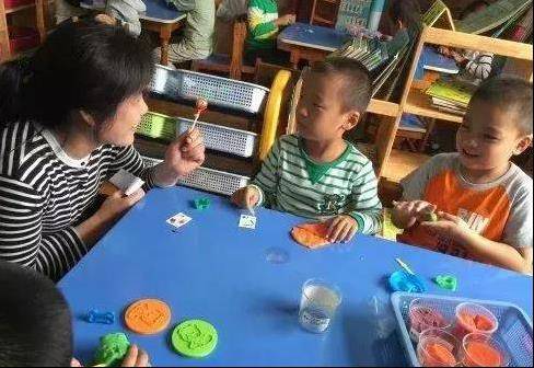 人販子最常用的手段除了騙、還有偷和搶！想要保護孩子，這5招必須學會！