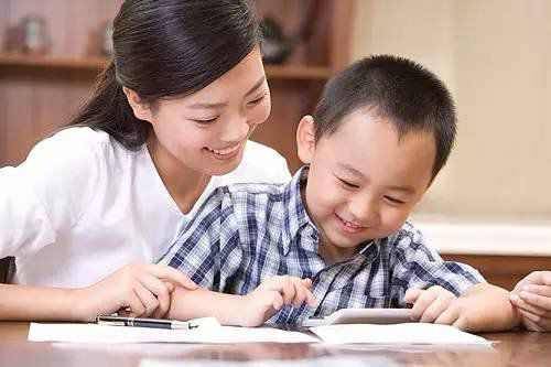 賺那麼多錢有什麼用？對於孩子來說，再好的教育，都比不上父母用心的陪伴和愛