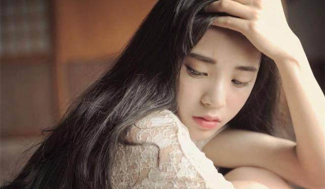 離婚兩年，同學生日宴再遇前夫......看到從車上下來的人，我哭成淚人！