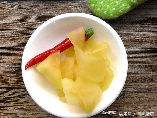 木瓜不用成熟吃了，告訴你這種新吃法，糖醋腌一腌，清脆又酸爽