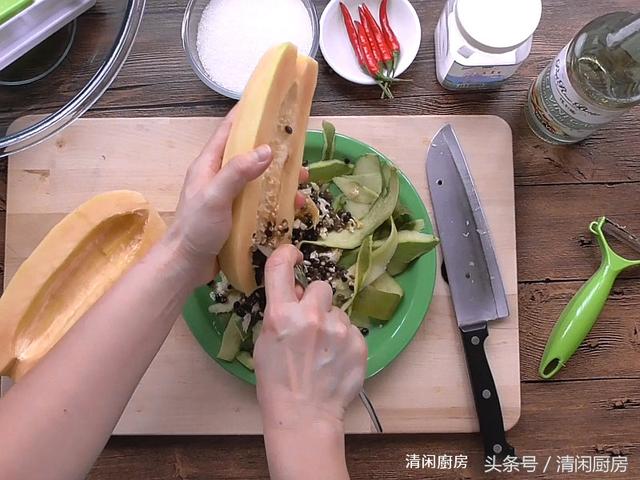 木瓜不用成熟吃了，告訴你這種新吃法，糖醋腌一腌，清脆又酸爽