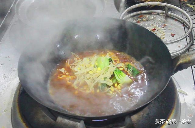 廚師長教你做正宗的水煮牛肉，學會這道水煮牛肉，火鍋都不想吃了