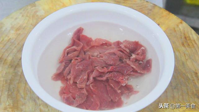 廚師長教你做正宗的水煮牛肉，學會這道水煮牛肉，火鍋都不想吃了