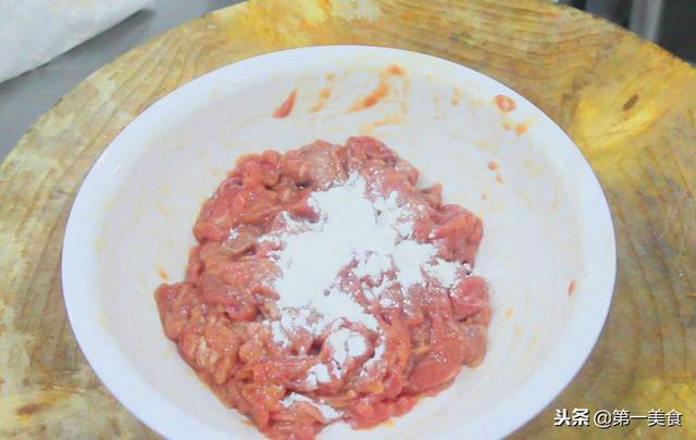 廚師長教你做正宗的水煮牛肉，學會這道水煮牛肉，火鍋都不想吃了