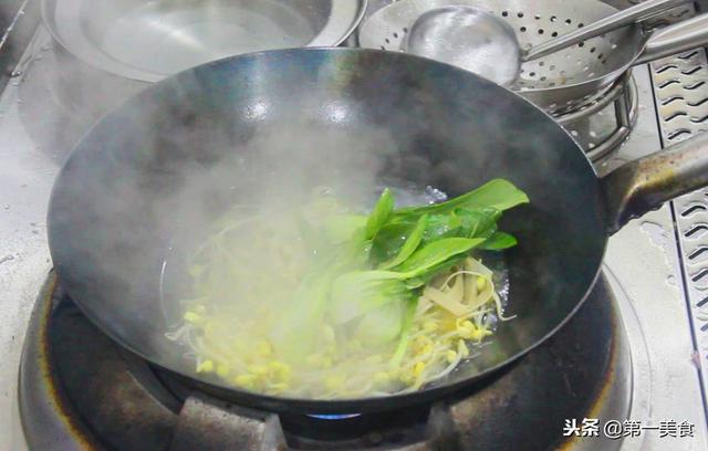 廚師長教你做正宗的水煮牛肉，學會這道水煮牛肉，火鍋都不想吃了