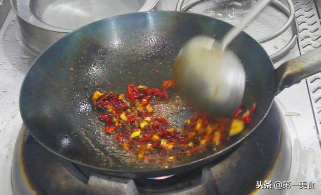 廚師長教你做正宗的水煮牛肉，學會這道水煮牛肉，火鍋都不想吃了