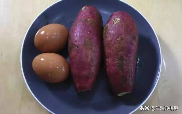 2個地瓜，2個雞蛋，加在一起外酥里嫩，一頓一盤不夠吃