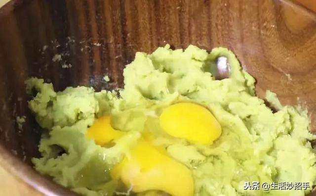 2個地瓜，2個雞蛋，加在一起外酥里嫩，一頓一盤不夠吃