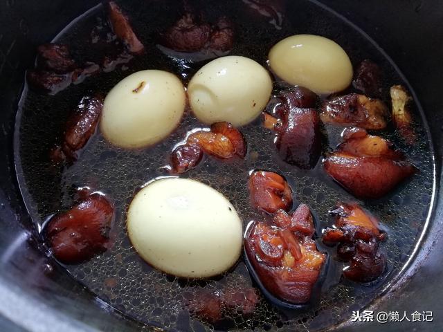 冬天來一碗廣東豬腳姜醋，光聞味道就饞了！
