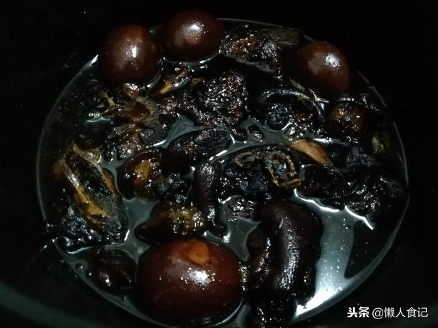 冬天來一碗廣東豬腳姜醋，光聞味道就饞了！