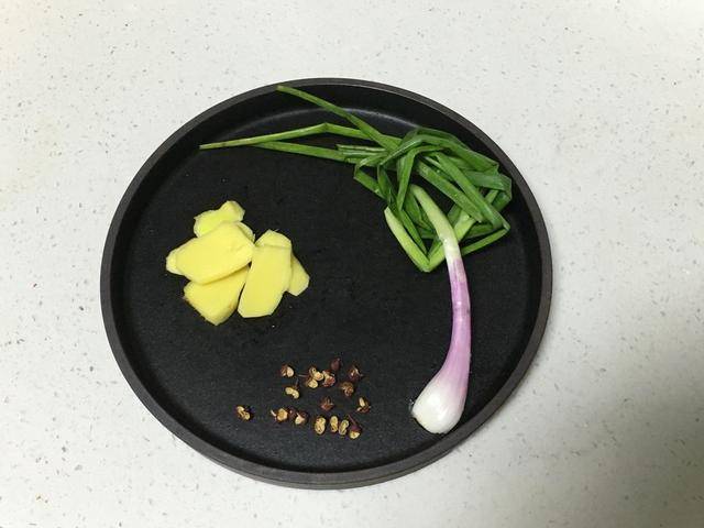 一年四季都受歡迎的雞肉做法，簡單幾步就做好，開胃下飯，解饞還不上火