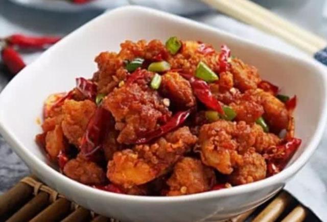 雞肉做成這樣特有面子，有這個小技巧，雞肉不柴，炒2盤也能吃完