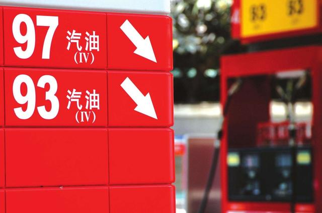 闢謠：加半箱可以省油？低溫環境加油更划算？關於油的那些謠傳！