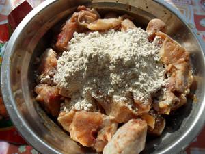 拌點它炸雞肉，這樣炸的雞腿你一定沒吃過，比肯得基的大雞排好吃