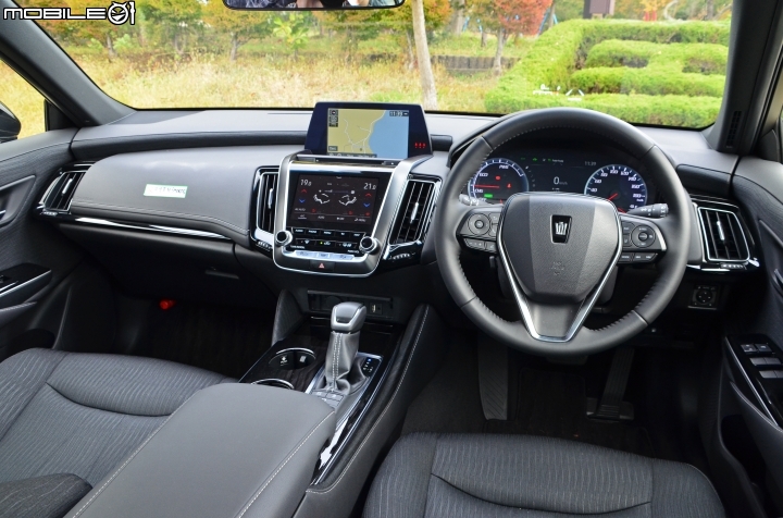 第15代 Toyota Crown 日本試駕，新世代皇冠再現榮耀！