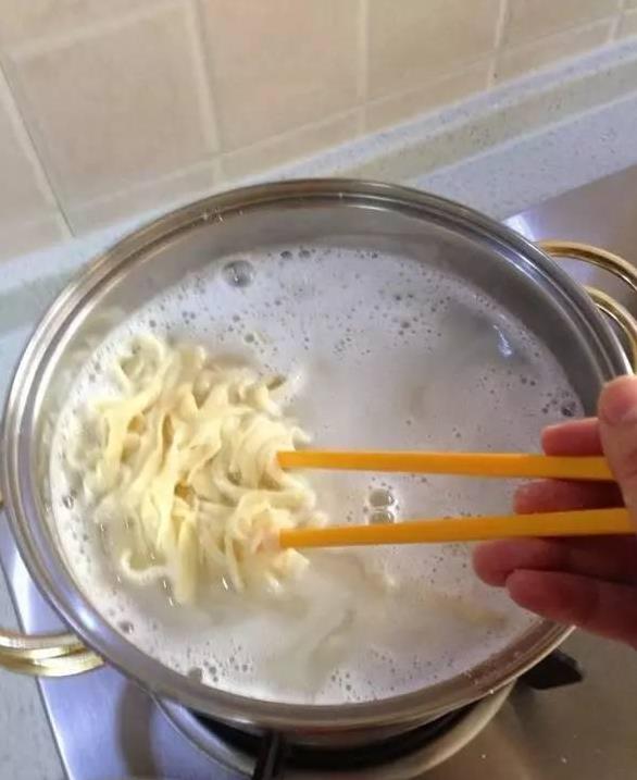 樓下面館老師傅私下透漏，在家煮麵的【5大秘訣】，輕輕鬆松就能讓麵條更好吃！
